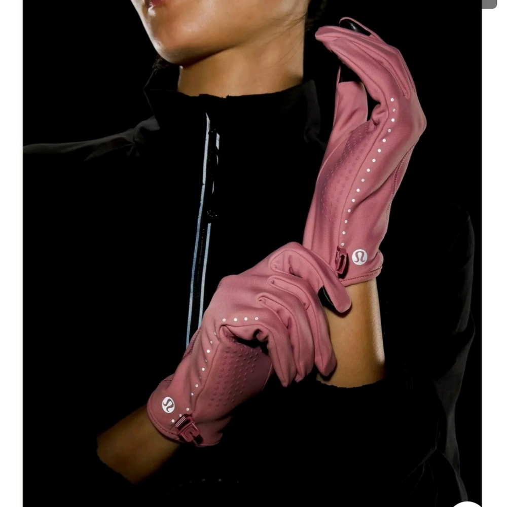*NWT* LULULEMON  Run For It All Gloves Women's XS/S  PINK